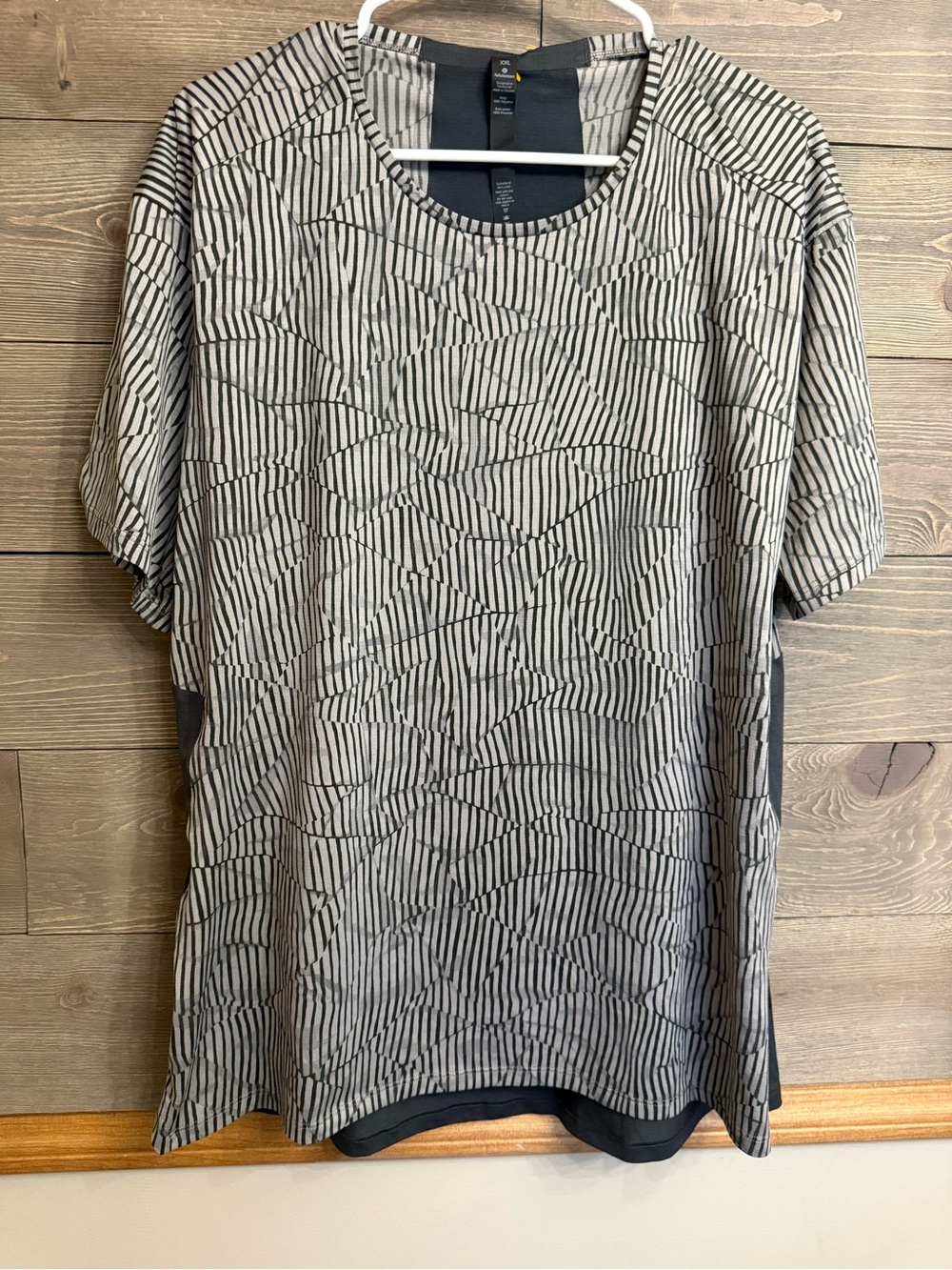 lululemon Men’s XXL Grey Black Short Sleeve Shirt NWT